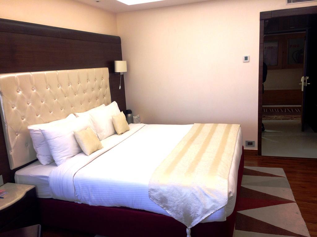 Hotel K C Residency, Jammu Esterno foto